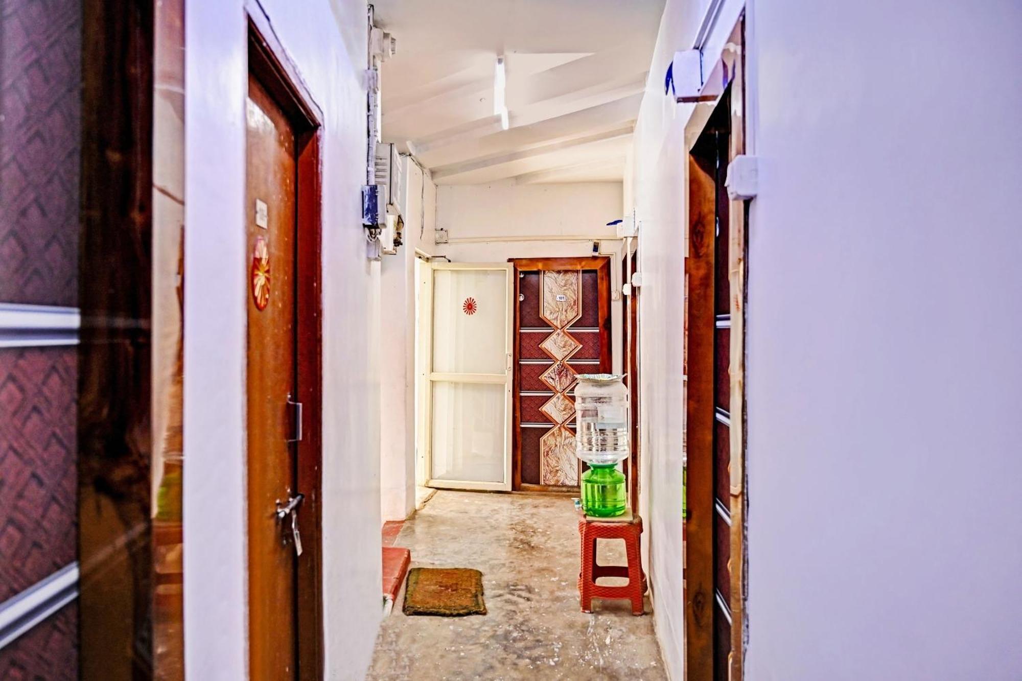 Hotel O Om Shanti Inn Kalkuta Zewnętrze zdjęcie
